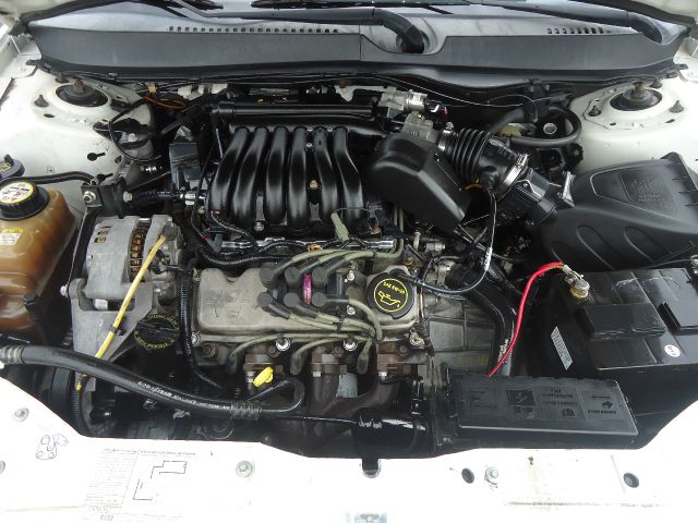 Nissan Pathfinder 2001 photo 4