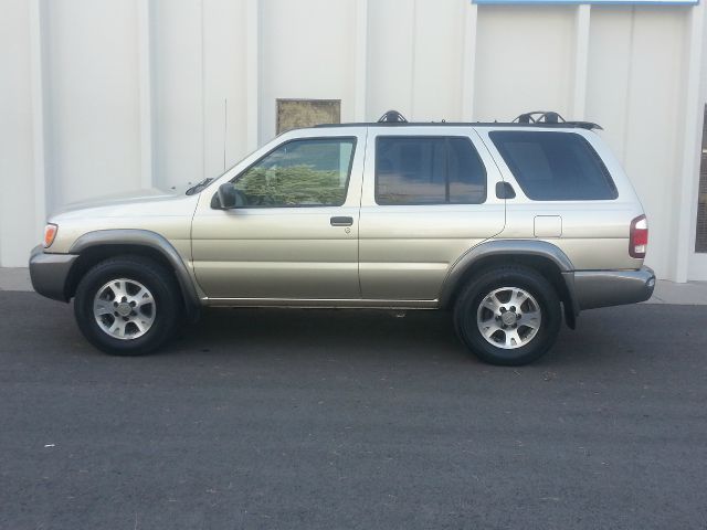 Nissan Pathfinder 2001 photo 2