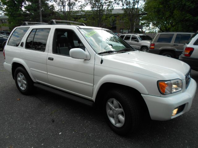 Nissan Pathfinder 2001 photo 1