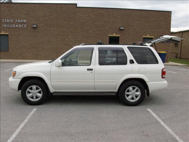 Nissan Pathfinder 2001 photo 1