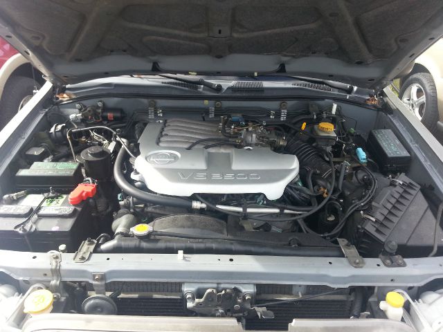 Nissan Pathfinder 2001 photo 2