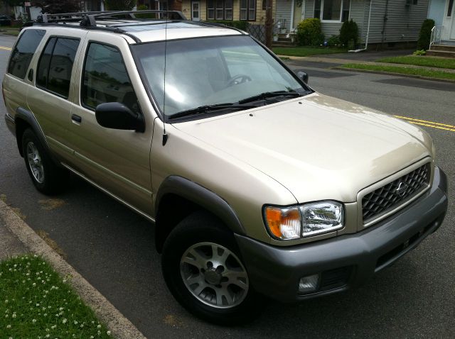 Nissan Pathfinder 2001 photo 1