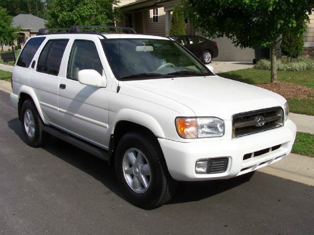 Nissan Pathfinder 2001 photo 4