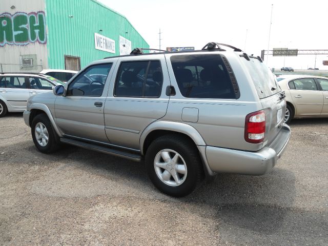 Nissan Pathfinder 2001 photo 1