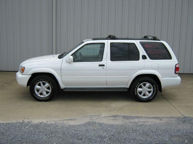 Nissan Pathfinder 2001 photo 3