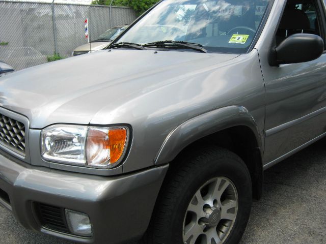 Nissan Pathfinder 2001 photo 1