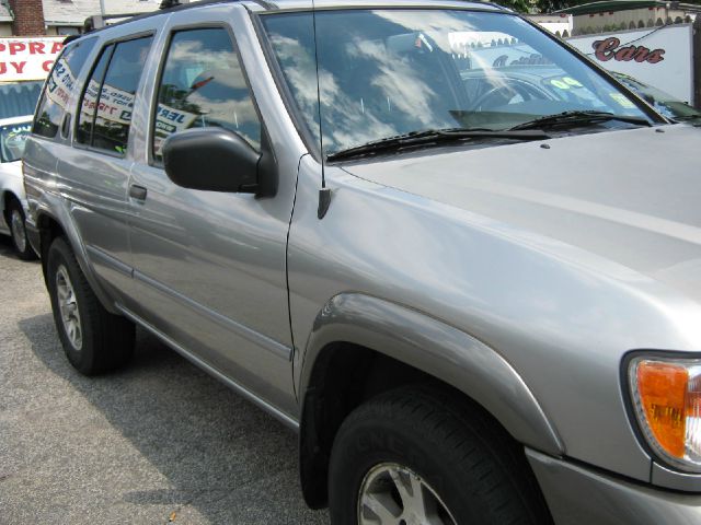 Nissan Pathfinder 2001 photo 2