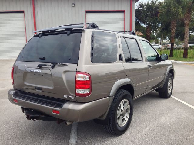 Nissan Pathfinder 2001 photo 2