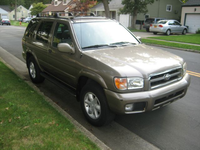 Nissan Pathfinder 2001 photo 1