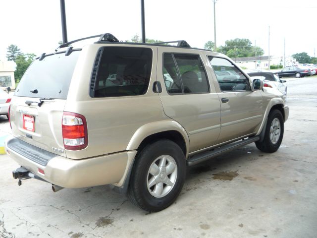 Nissan Pathfinder 2001 photo 1