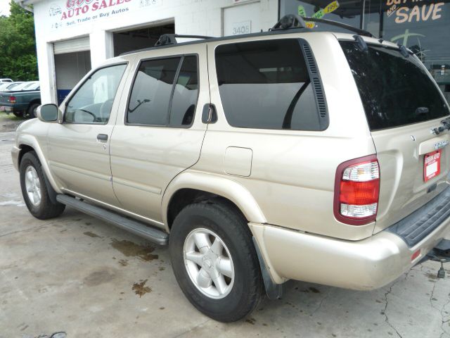 Nissan Pathfinder 2001 photo 2