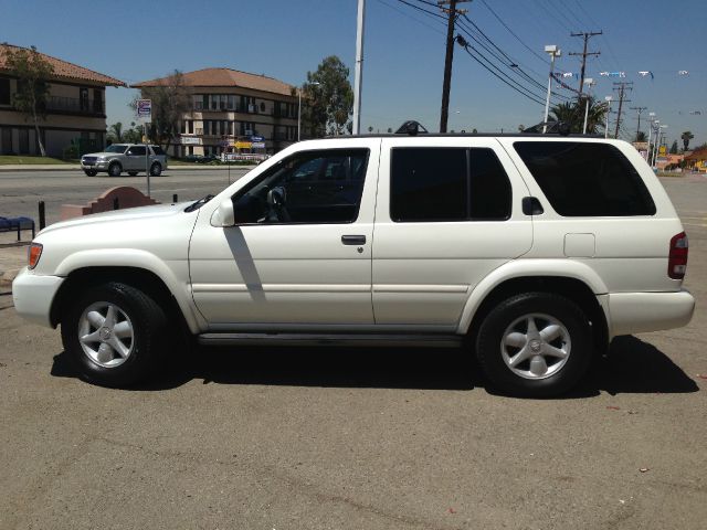 Nissan Pathfinder 2001 photo 1