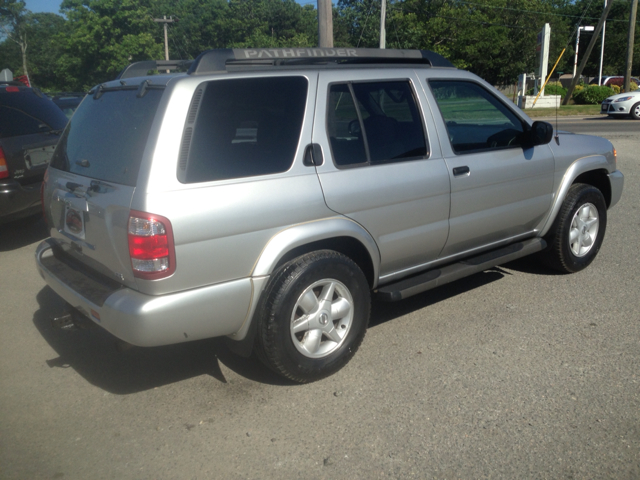 Nissan Pathfinder 2002 photo 2