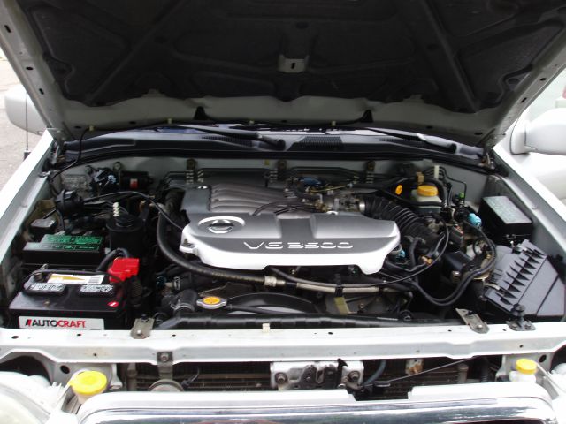 Nissan Pathfinder 2002 photo 2