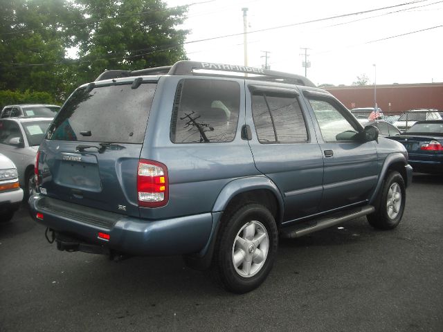 Nissan Pathfinder 2002 photo 2