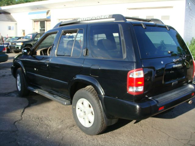 Nissan Pathfinder 2002 photo 2