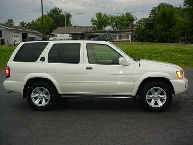 Nissan Pathfinder 2002 photo 2