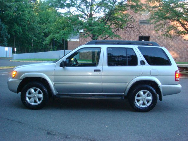 Nissan Pathfinder 2002 photo 1