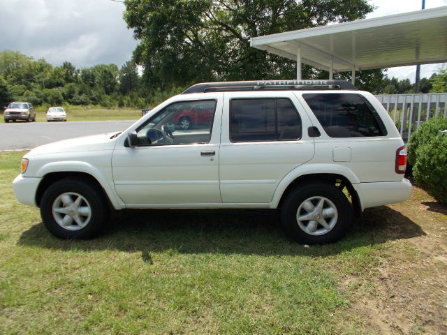 Nissan Pathfinder 2002 photo 1