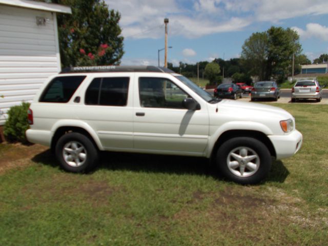 Nissan Pathfinder 2002 photo 2