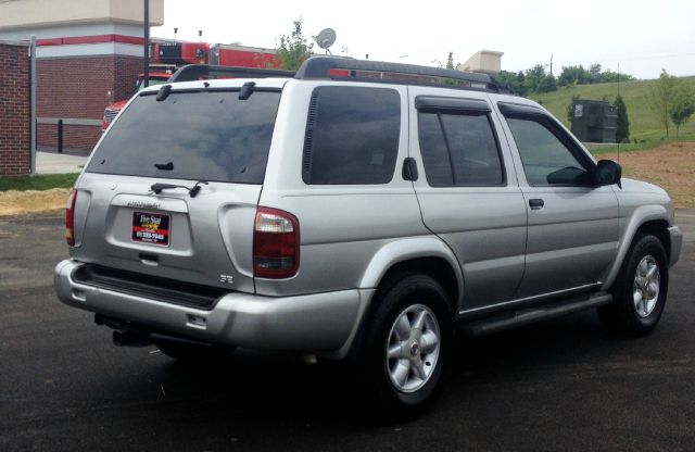 Nissan Pathfinder 2002 photo 1