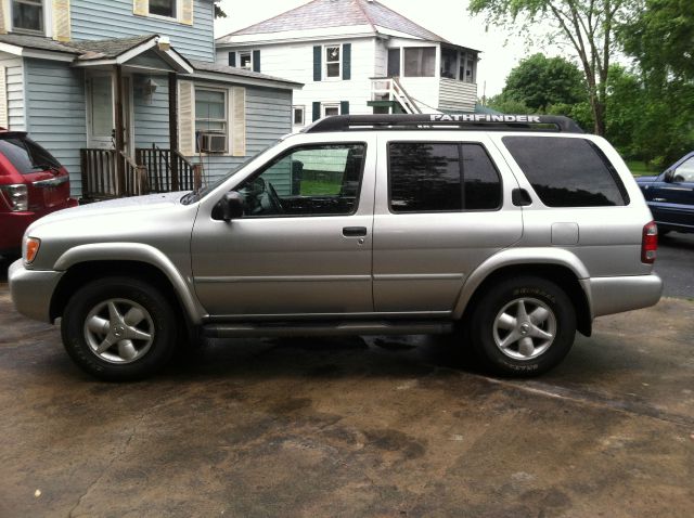 Nissan Pathfinder 2002 photo 1