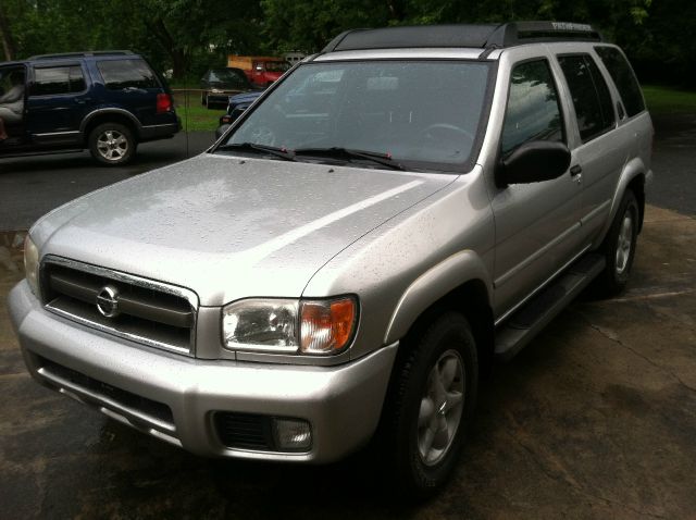 Nissan Pathfinder 2002 photo 2