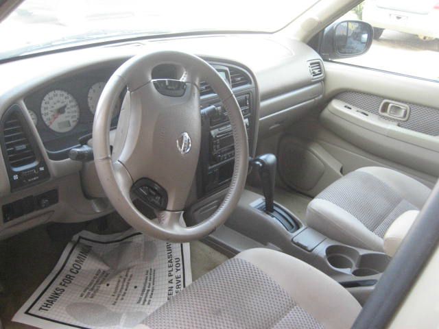 Nissan Pathfinder 2002 photo 2