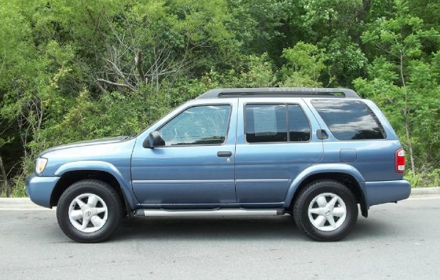 Nissan Pathfinder 2002 photo 2