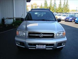 Nissan Pathfinder 2003 photo 2