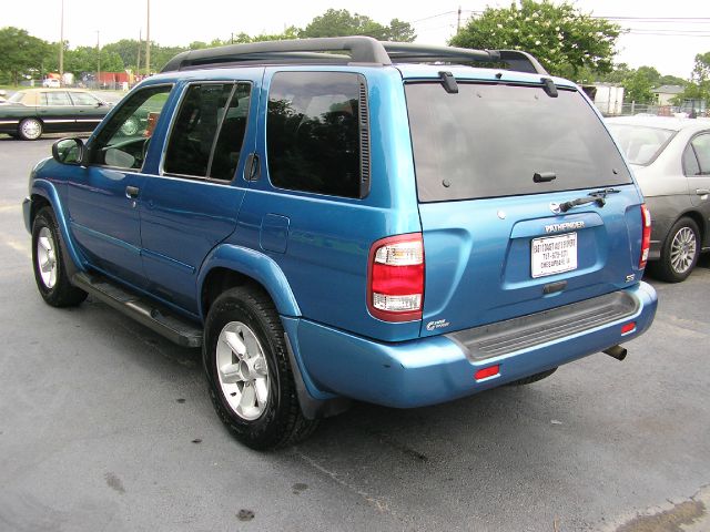 Nissan Pathfinder 2003 photo 2