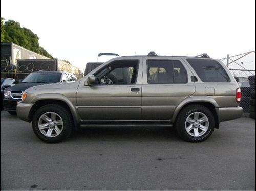 Nissan Pathfinder 2003 photo 2