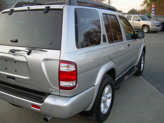 Nissan Pathfinder 2003 photo 1