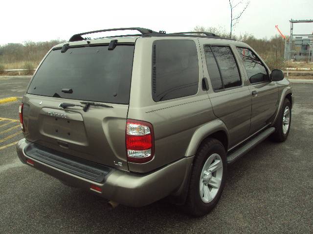 Nissan Pathfinder 2003 photo 2