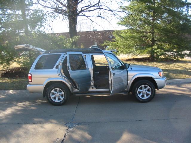 Nissan Pathfinder 2003 photo 1