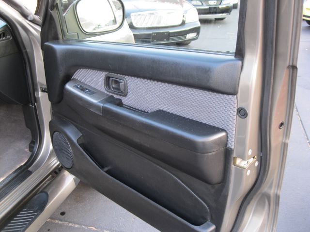 Nissan Pathfinder 2003 photo 2