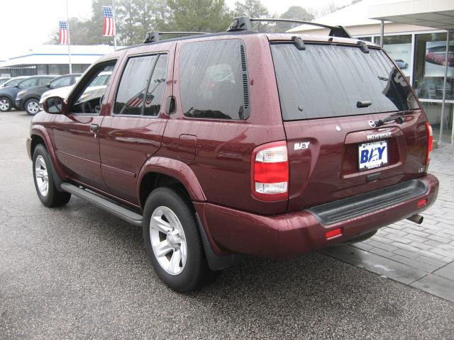 Nissan Pathfinder 2003 photo 2