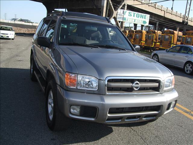 Nissan Pathfinder SE Sport Utility