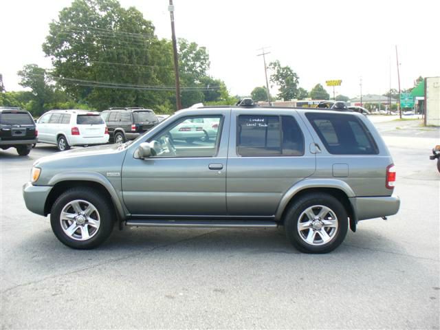 Nissan Pathfinder 2004 photo 1