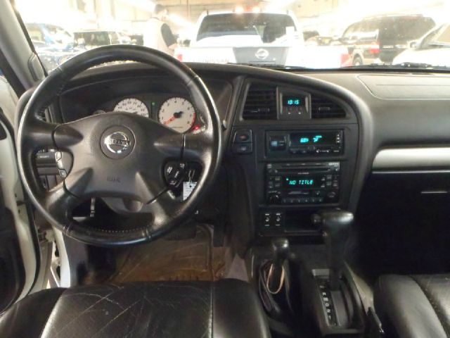 Nissan Pathfinder 2004 photo 2