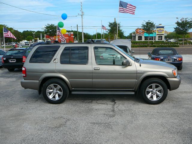 Nissan Pathfinder 2004 photo 1