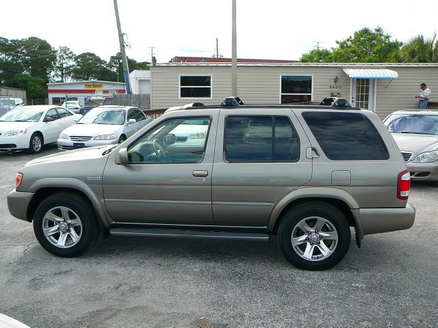 Nissan Pathfinder 2004 photo 2