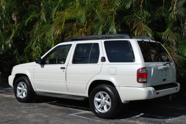 Nissan Pathfinder 2004 photo 16