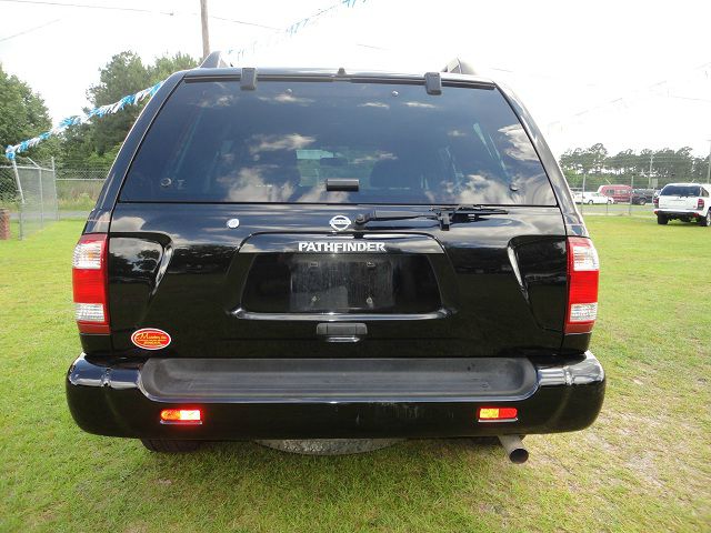 Nissan Pathfinder 2004 photo 2