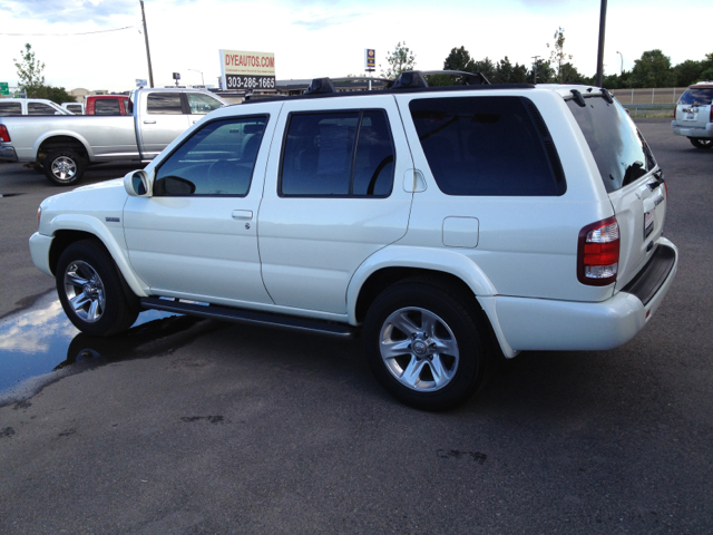 Nissan Pathfinder 2004 photo 2