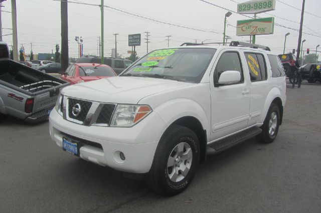 Nissan Pathfinder 2005 photo 2