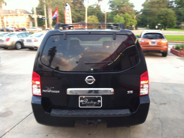 Nissan Pathfinder 2005 photo 2