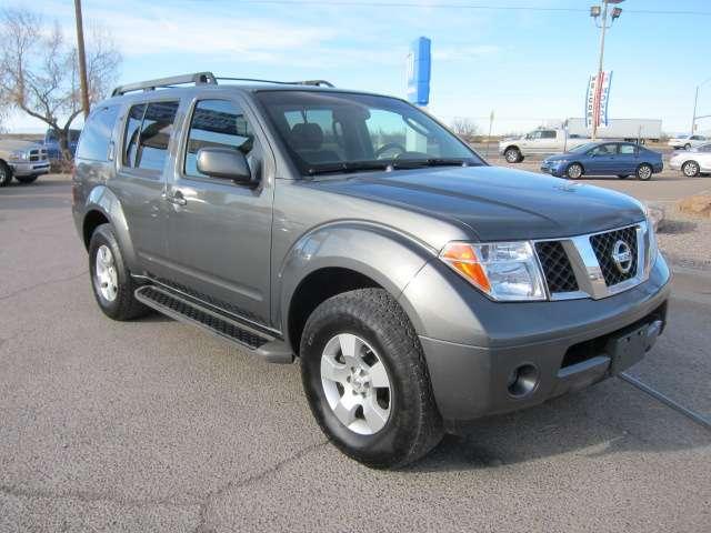 Nissan Pathfinder SE Sport Utility