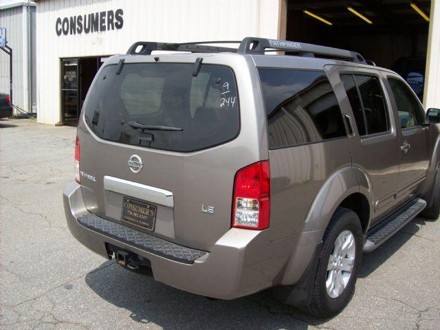 Nissan Pathfinder 2005 photo 1