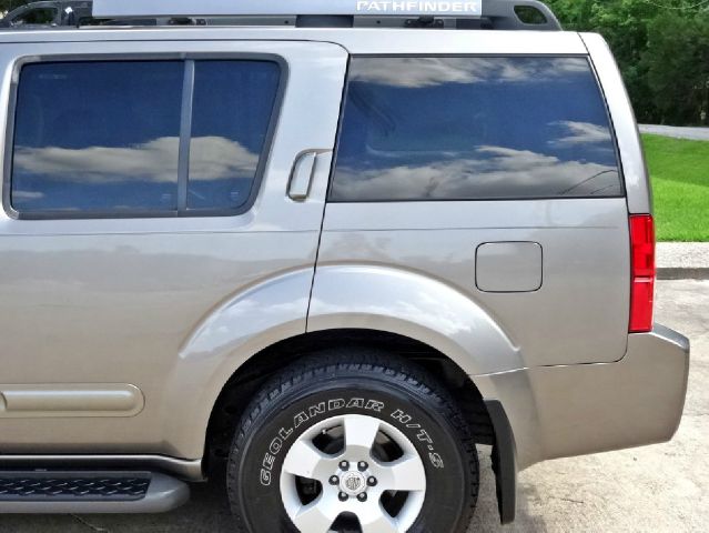 Nissan Pathfinder 2005 photo 40